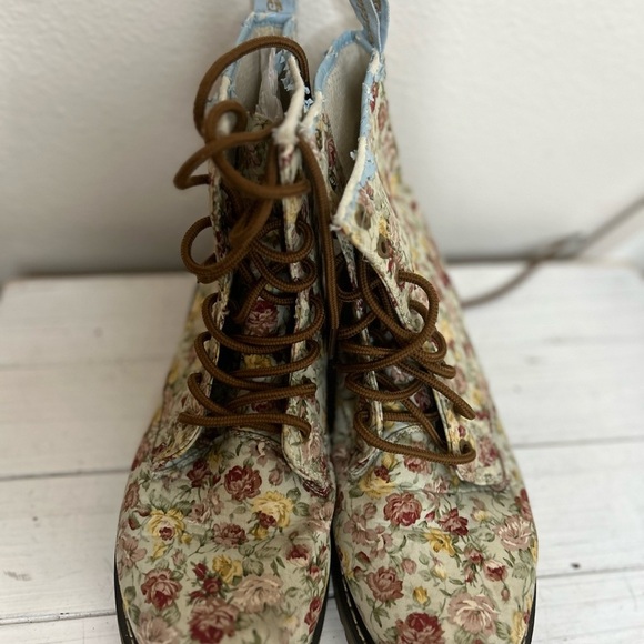 Golddigga Cream Brown Combat Moto Boots with Durable Sole - Picture 3 of 8